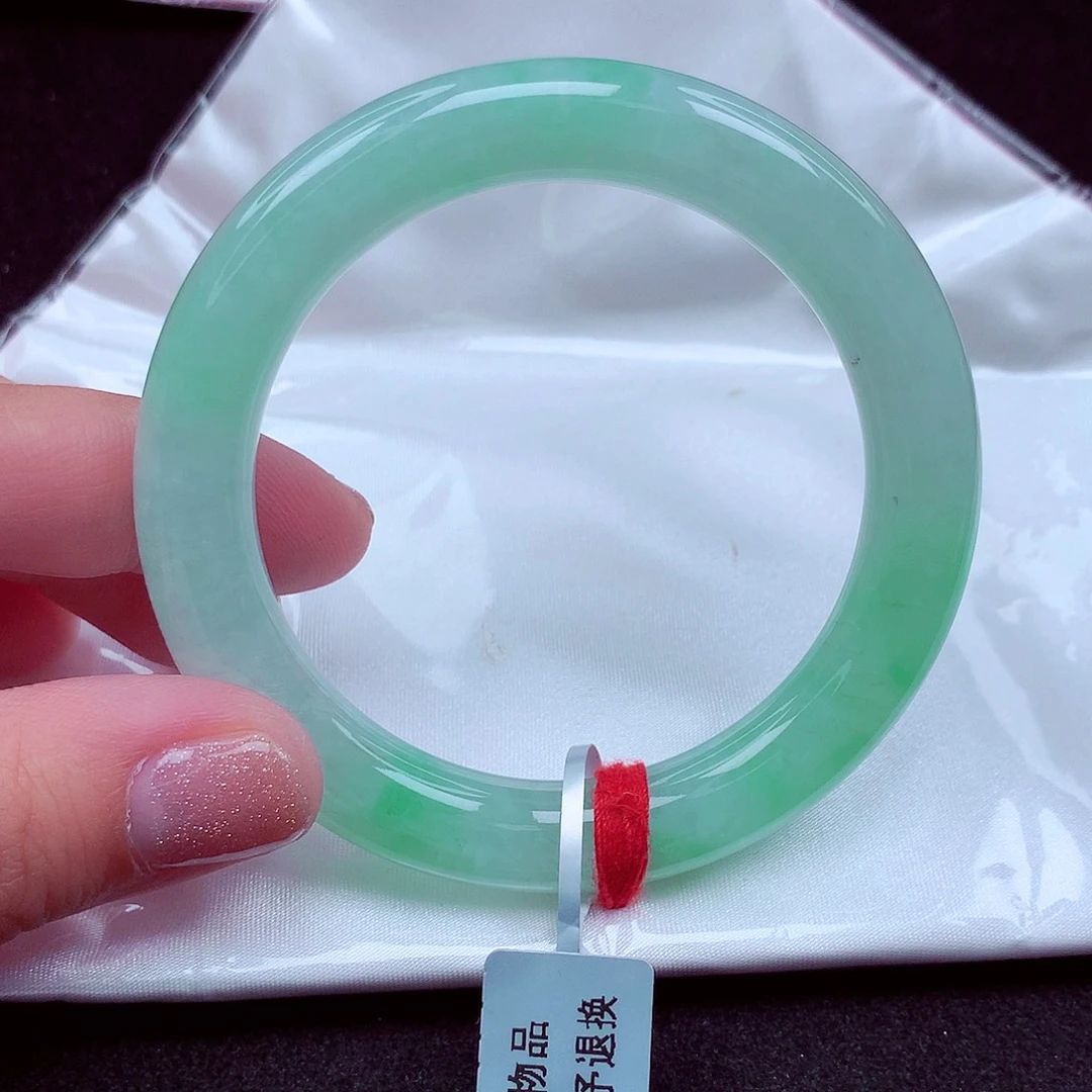 翡翠手镯未镶嵌天然缅甸