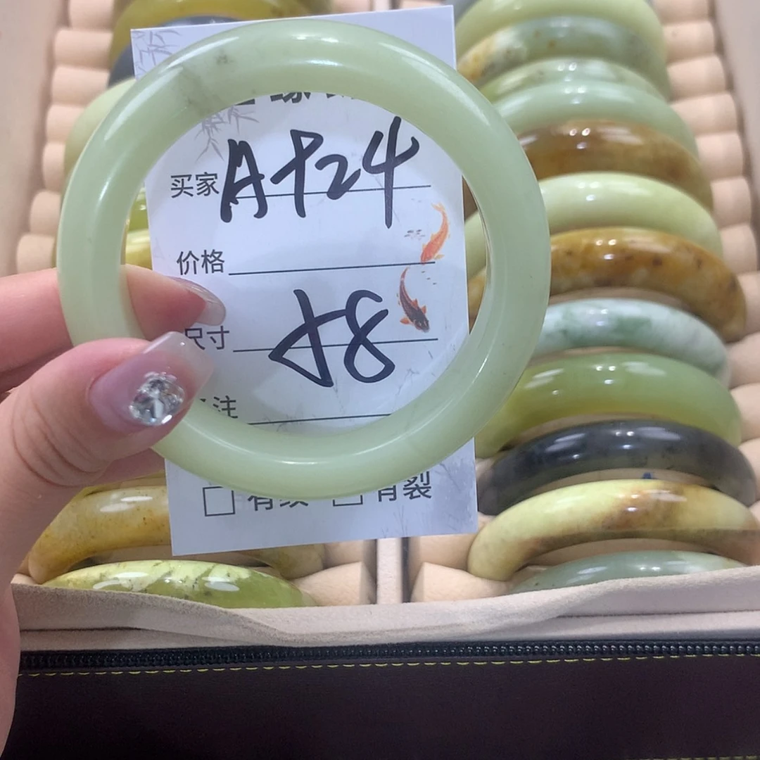 【闪购商品】未镶嵌蛇纹石玉手镯