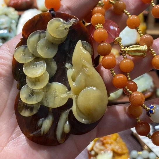 蛇纹石玉未镶嵌颈饰