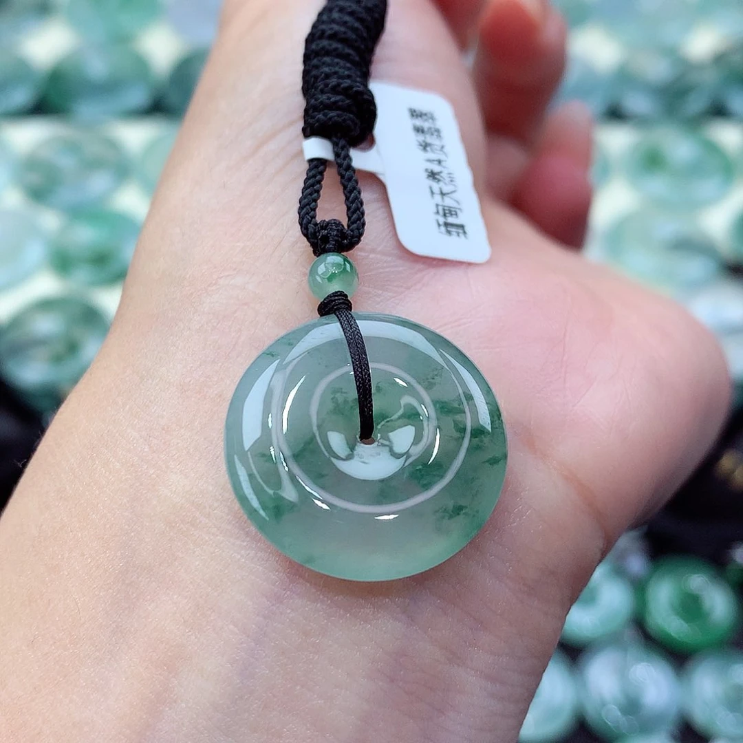 翡翠未镶嵌颈饰编号5。尺寸22.2-5.5