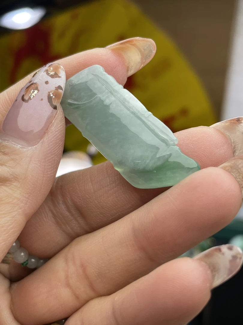 翡翠冰阳绿如意竹节特色吊坠