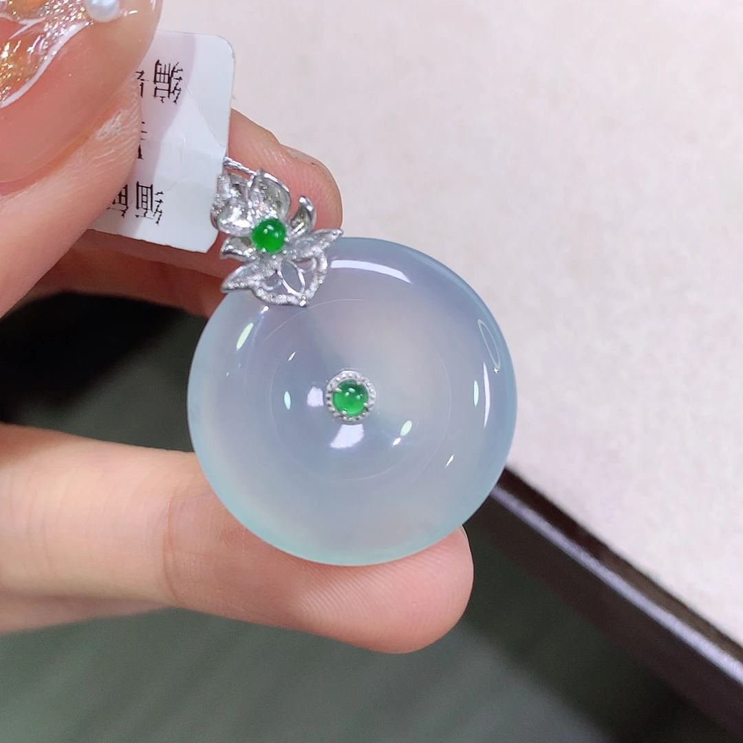 翡翠18K金镶嵌颈饰