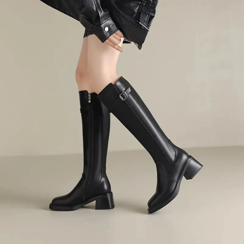 1成都女鞋时装靴牛皮女靴真皮瘦瘦靴长靴女鞋秋冬粗跟高5,5cm靴子