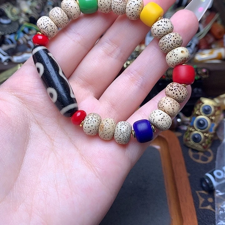 未镶嵌发一条玛瑙/玉髓