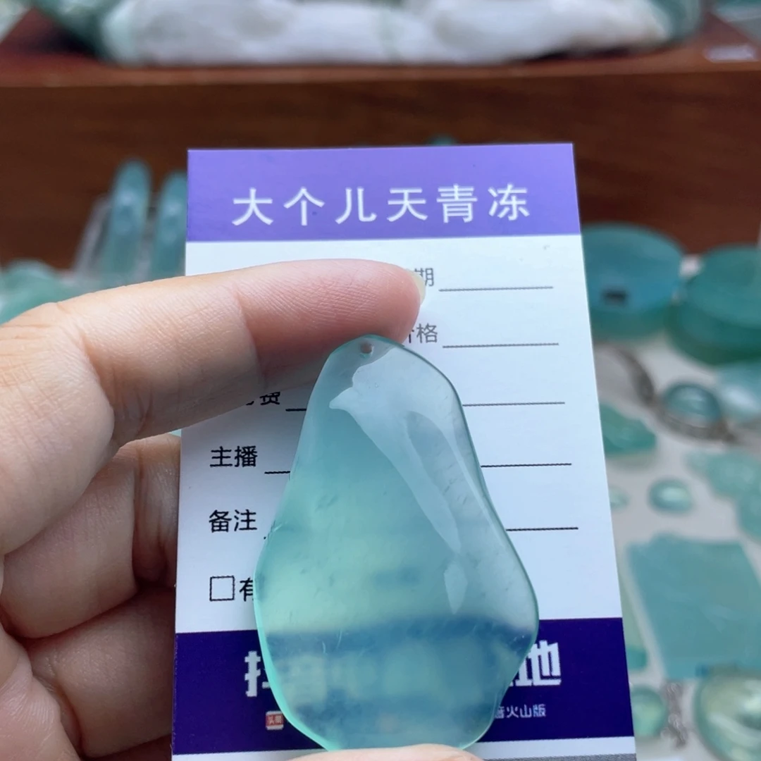 一***北蛇纹石玉未镶嵌颈饰