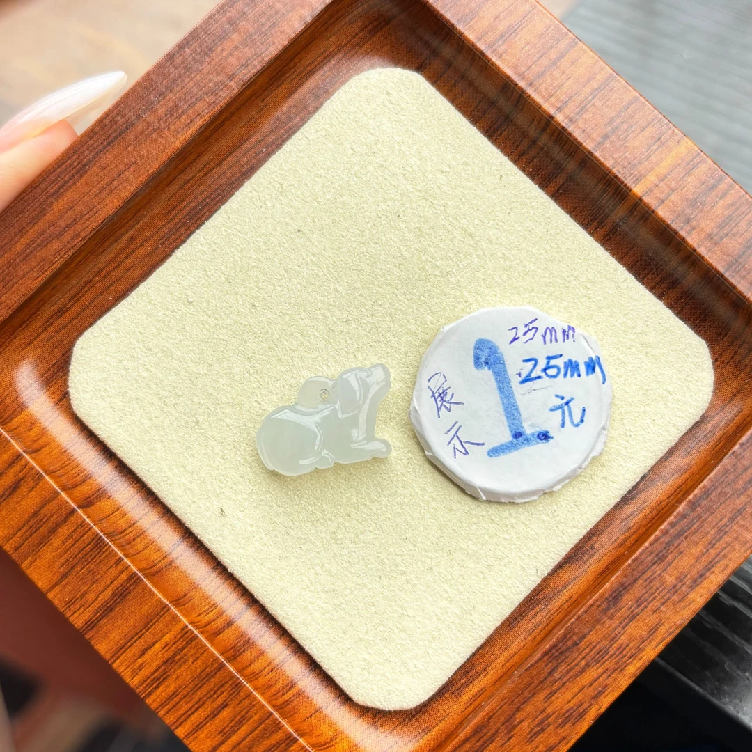 天然缅甸A货翡翠小狗吊坠