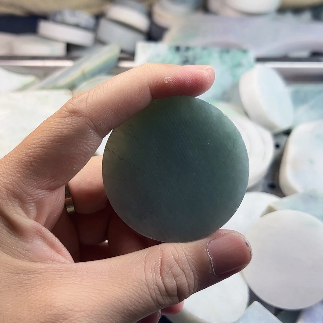 翡翠未镶嵌颈饰玖*边角