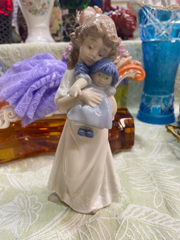 默认微瑕中古西班牙瓷偶高度20.5厘米