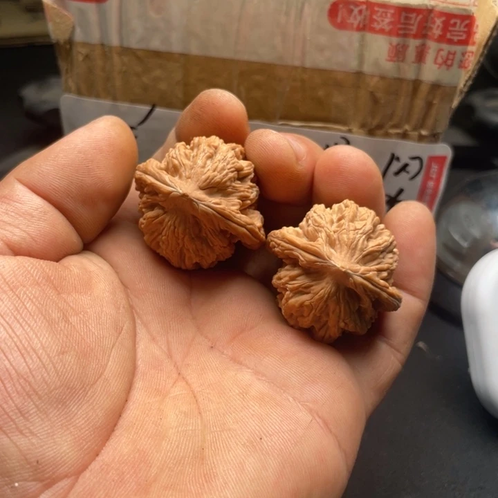 文玩核桃吊坠小**唧麦穗虎头