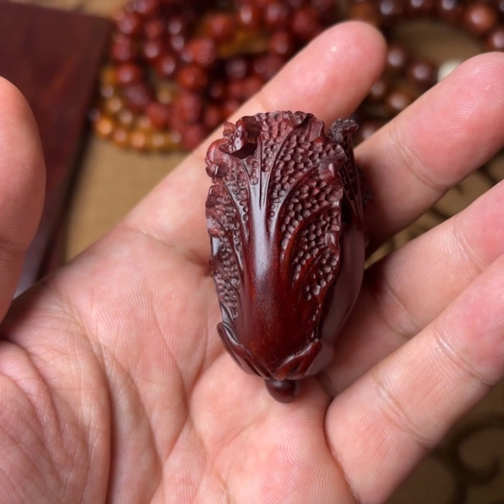 小叶紫檀把件白菜手把件