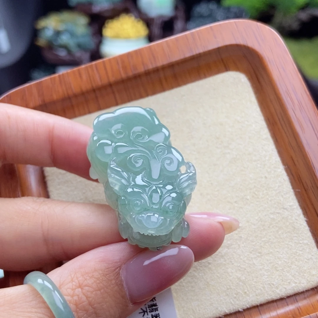 颈饰未镶嵌翡翠A5 高冰湖水含珠貔貅