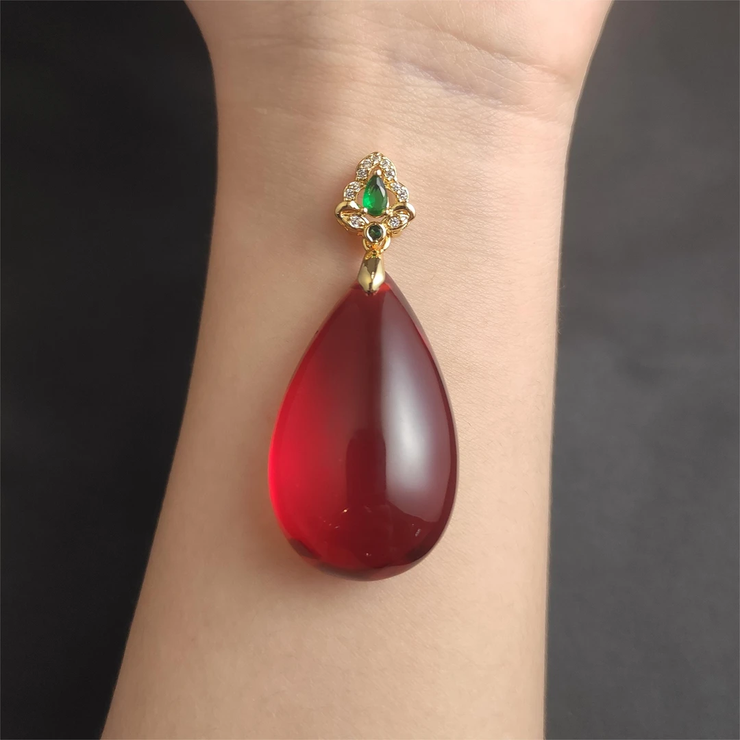 琥珀大水滴吊坠A28-46赠链礼盒(多样性发)