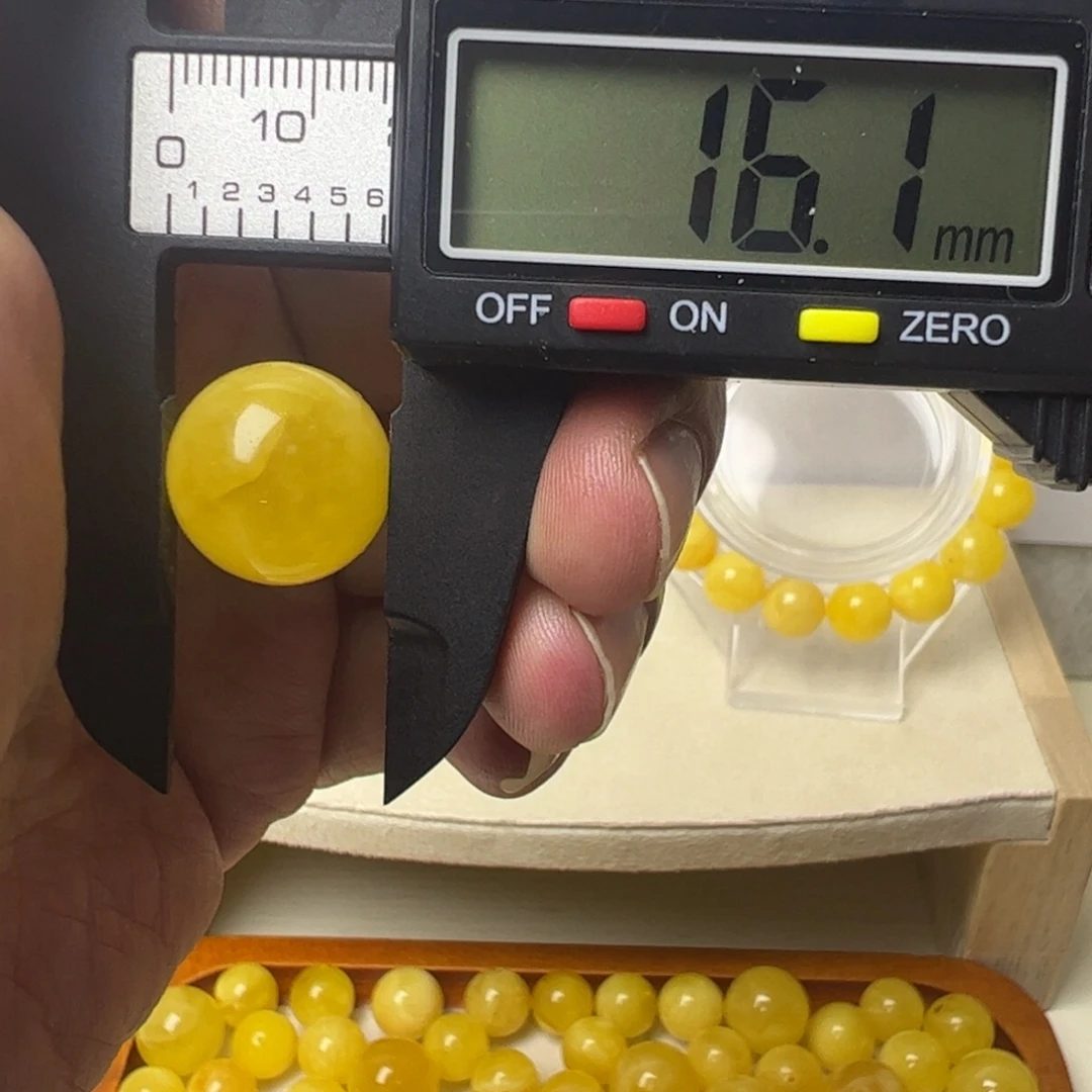 琥珀未镶嵌裸石微瑕单珠024