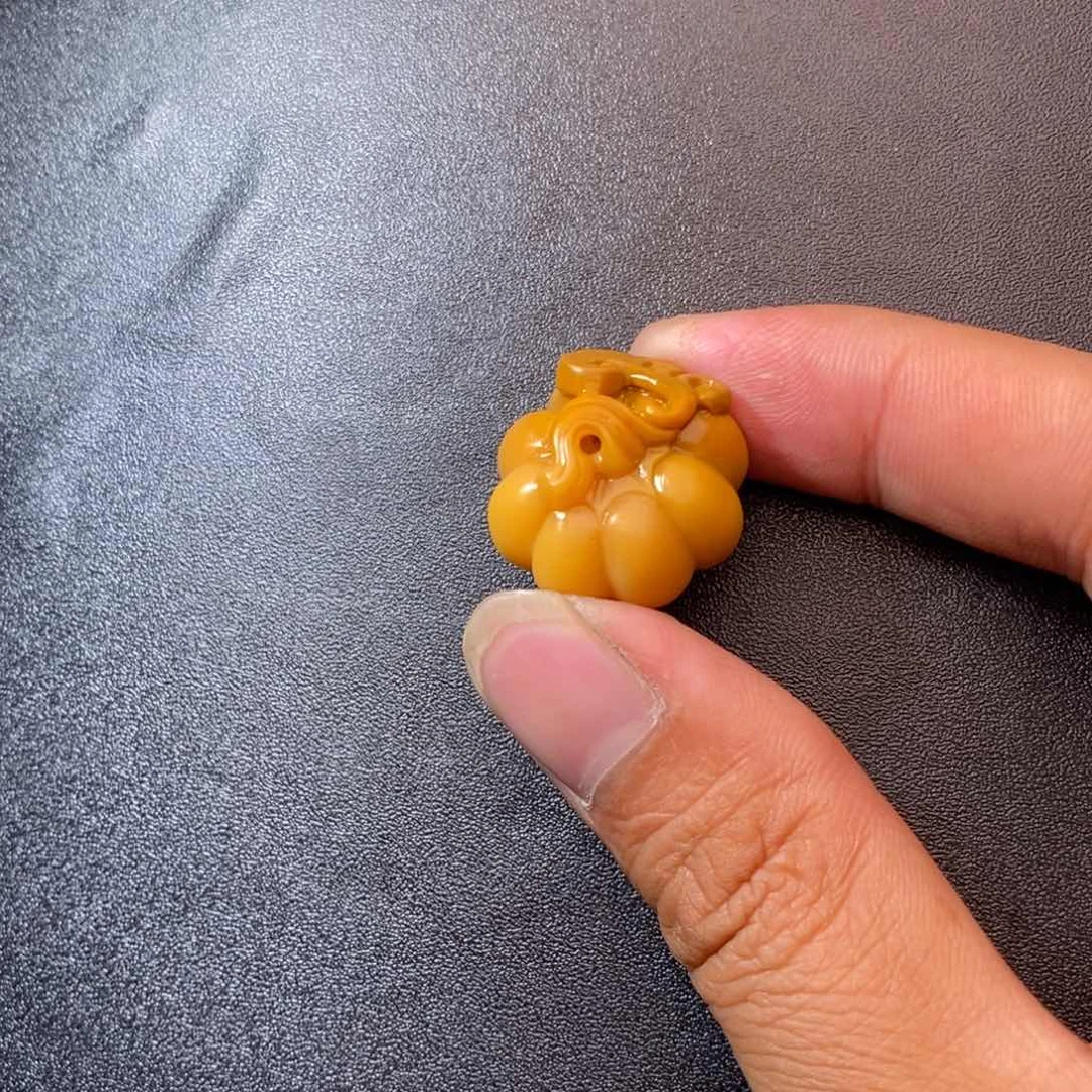 石英质玉颈饰未镶嵌向****好