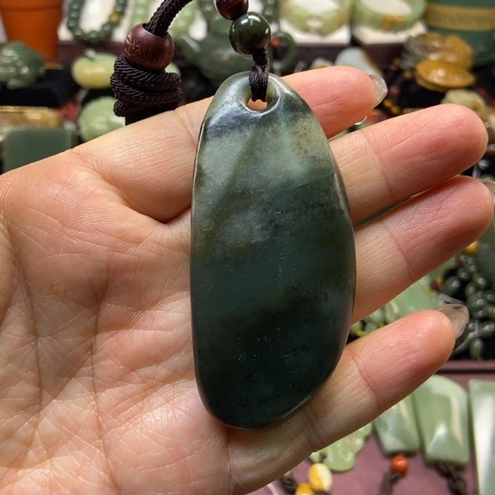 吊坠(赠链)未镶嵌岫岩老玉（透闪石质玉）