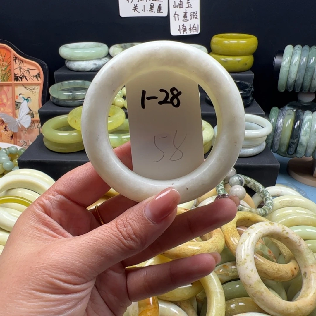 蛇纹石玉未镶嵌手镯