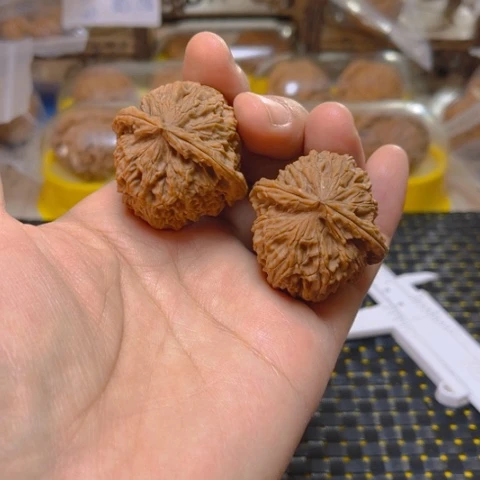 文玩核桃吊坠白狮