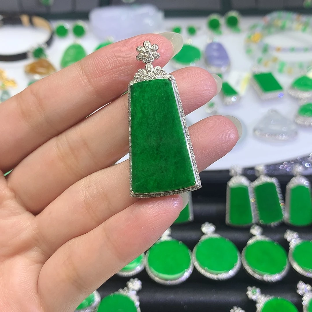 吊坠(不含链)18K金镶嵌翡翠保****店