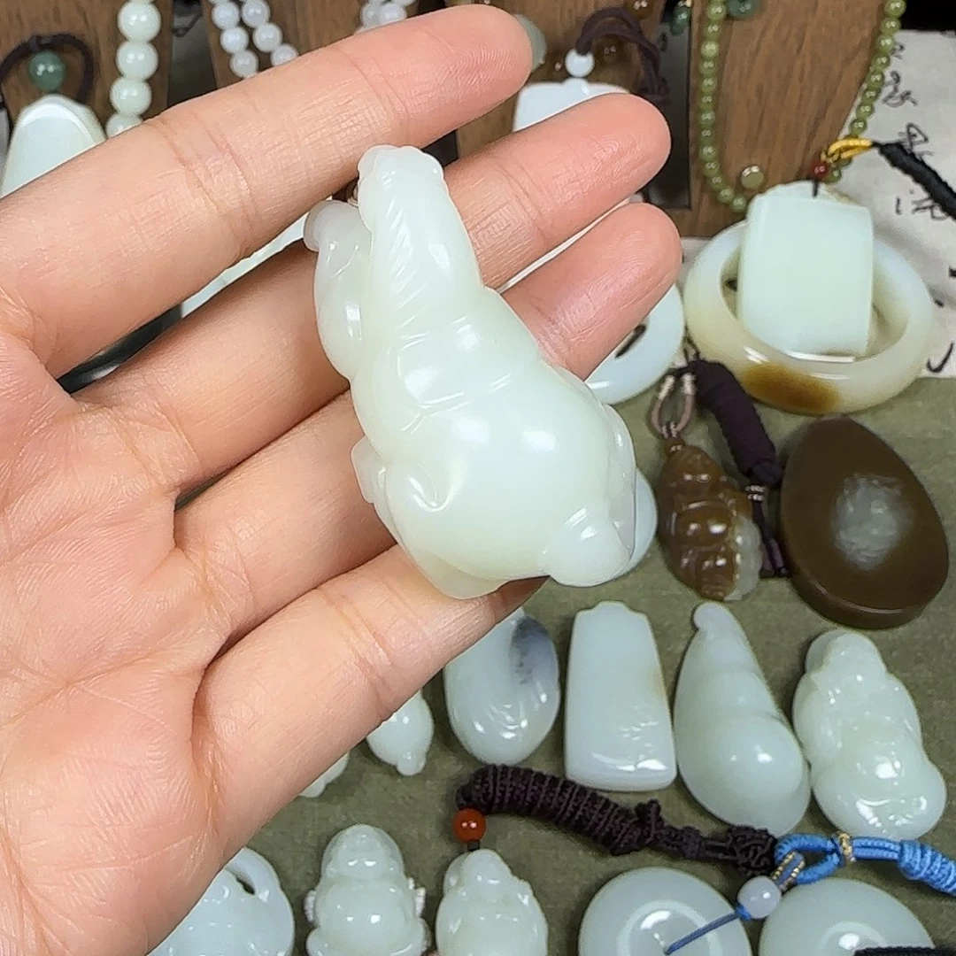 和田玉未镶嵌颈饰