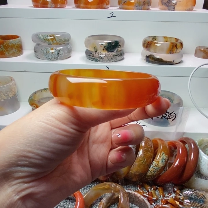 玛瑙/玉髓手镯未镶嵌62