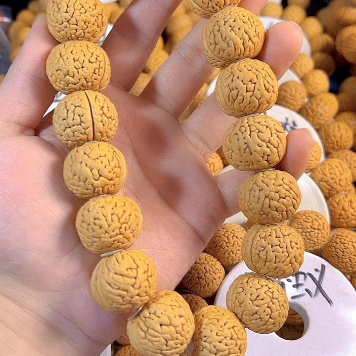 都***上桃核手串肥齐肌肉手持