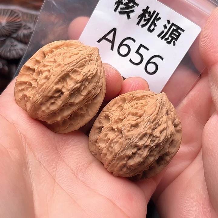 吊坠文玩核桃蜡皮鸡心37