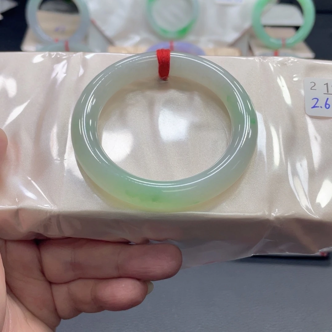 翡翠手镯未镶嵌51圈口