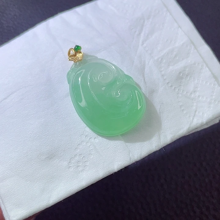 翡翠颈饰18K金镶嵌翡翠