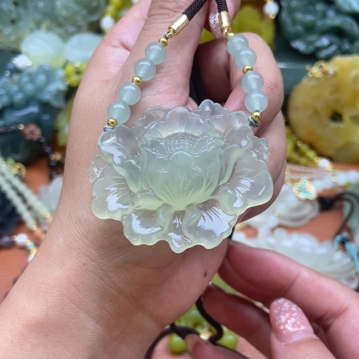 蛇纹石玉未镶嵌颈饰