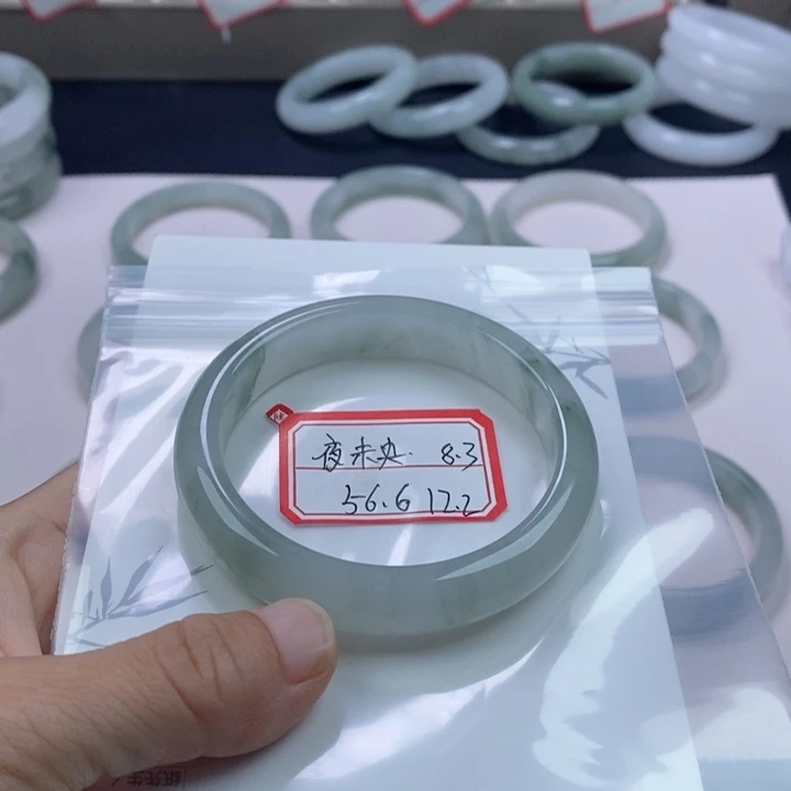 未镶嵌手镯石英质玉（非洲翠）