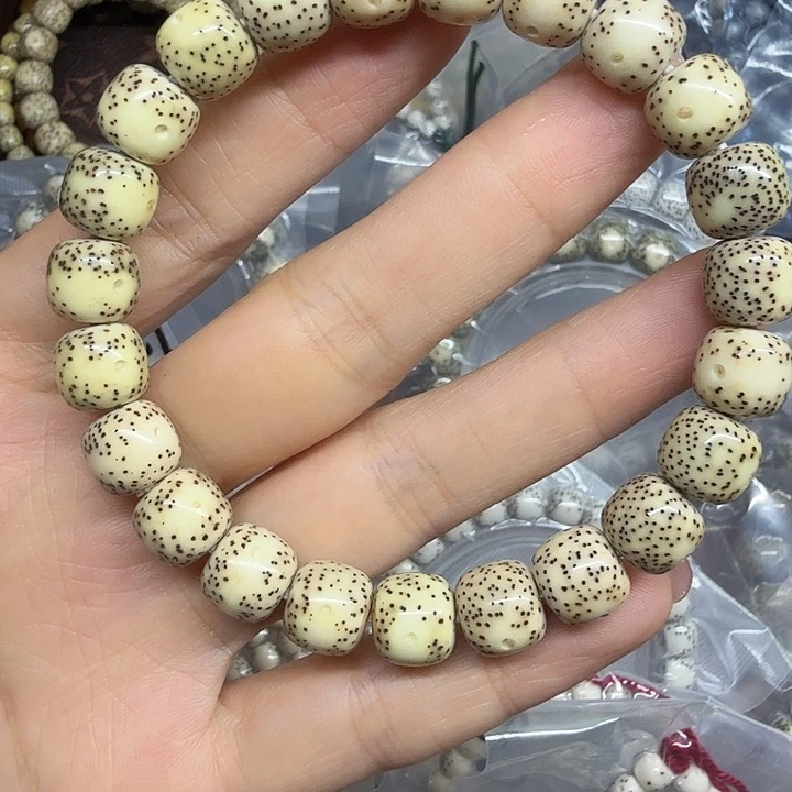 阿***万星月菩提手串石玉料10/11月留白