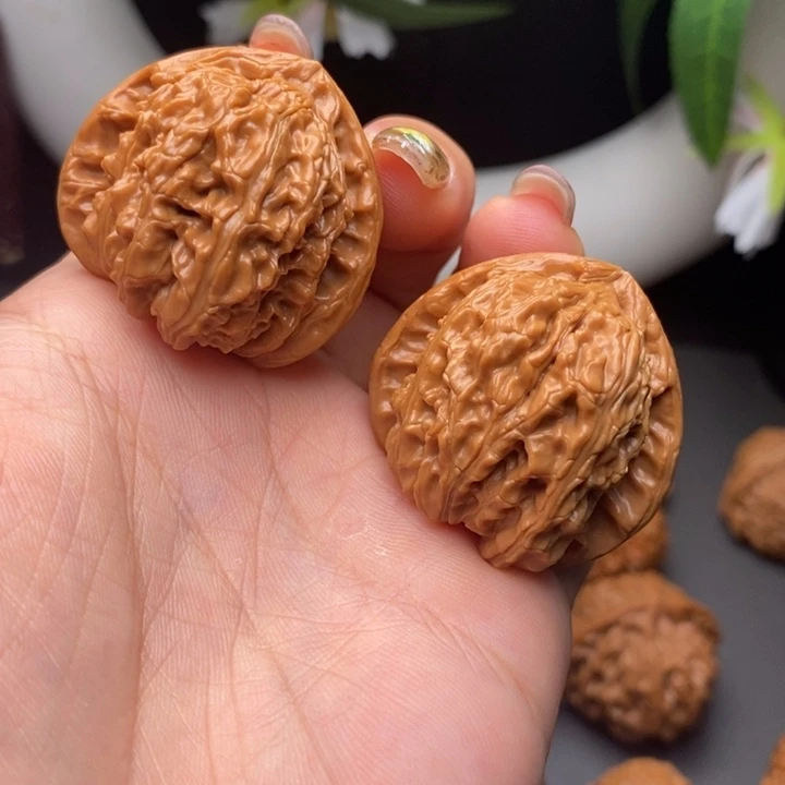 文玩核桃把件三角白