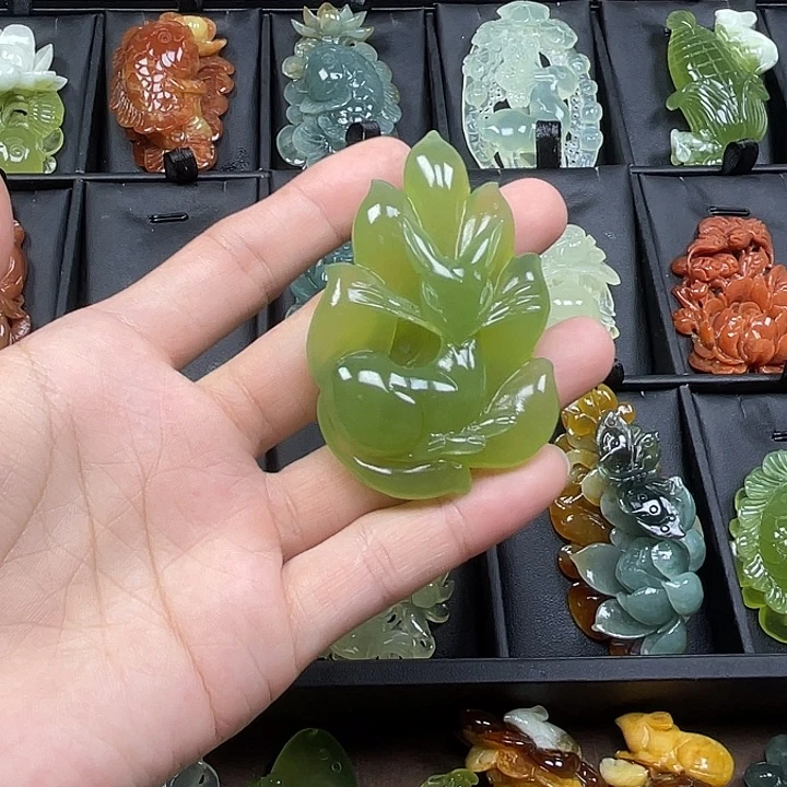 蛇纹石玉未镶嵌颈饰