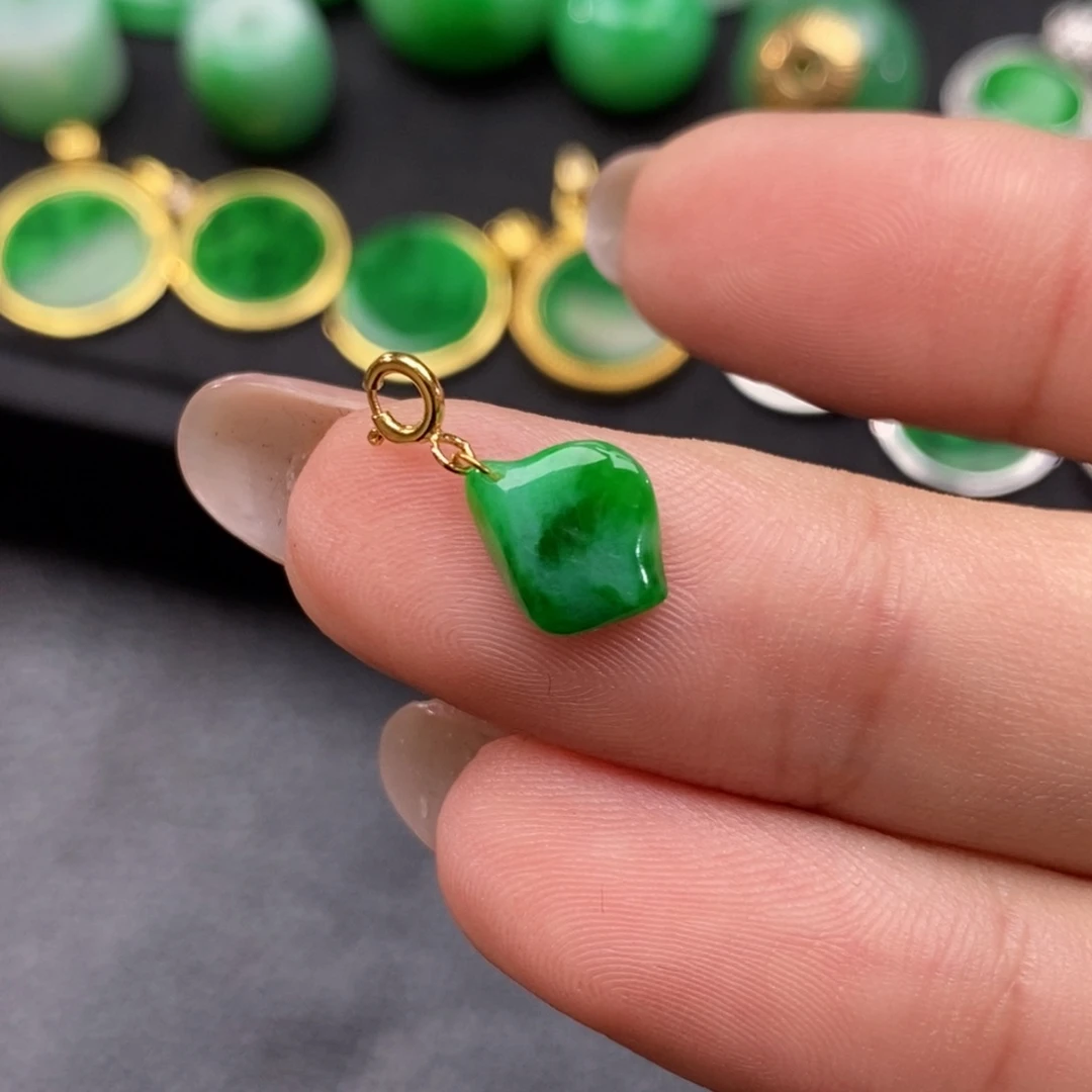 翡翠颈饰18K金镶嵌翡翠