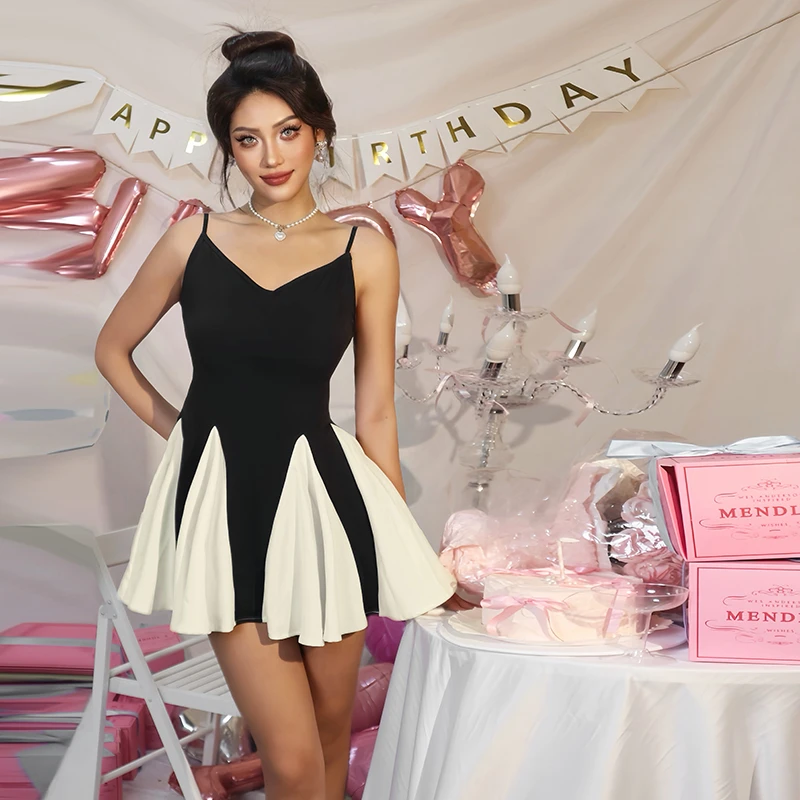 Malou 千金风复古黑白撞色小V领百搭显瘦吊带连衣裙女K24D61788