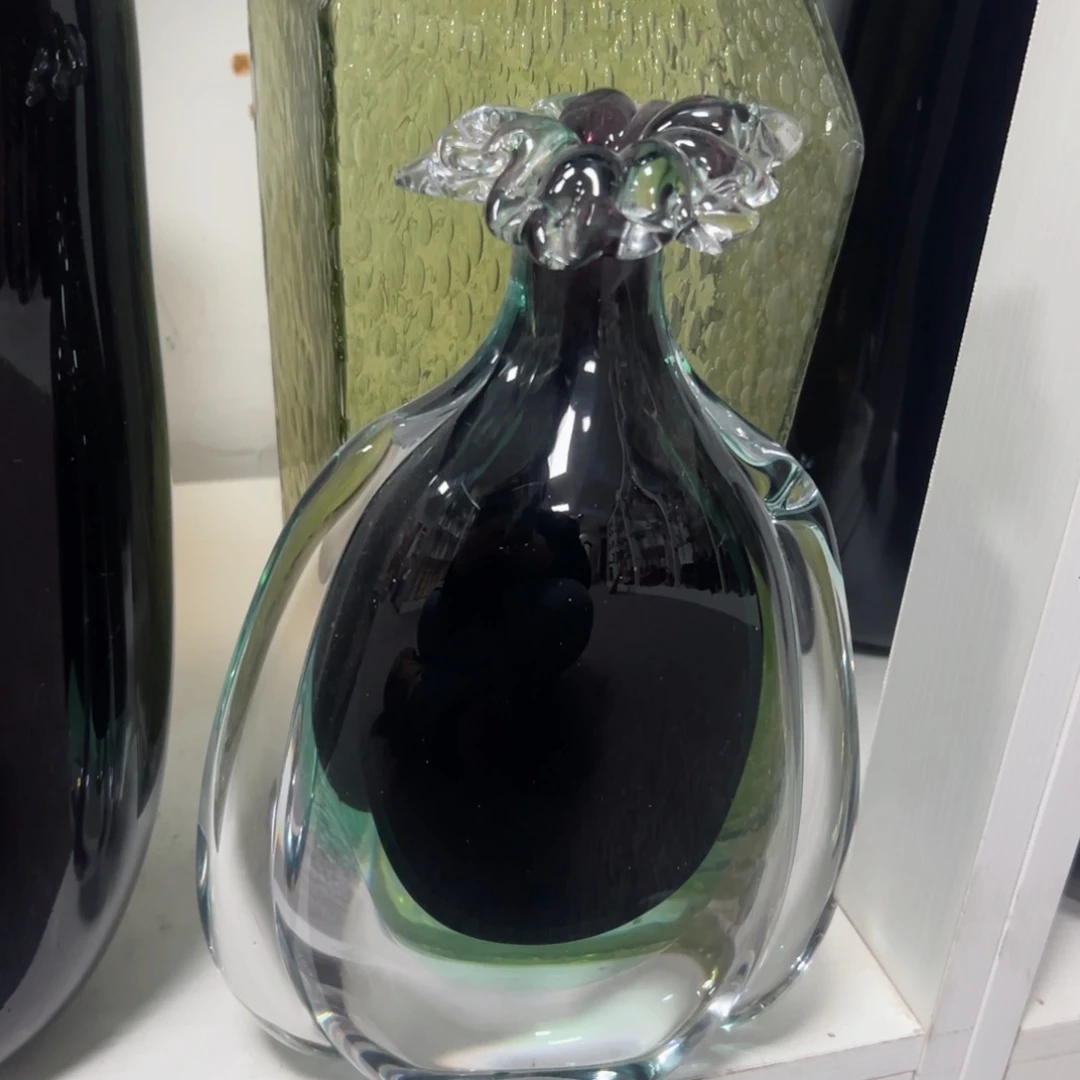 纯黑瓷厚壁花瓶高度24微瑕