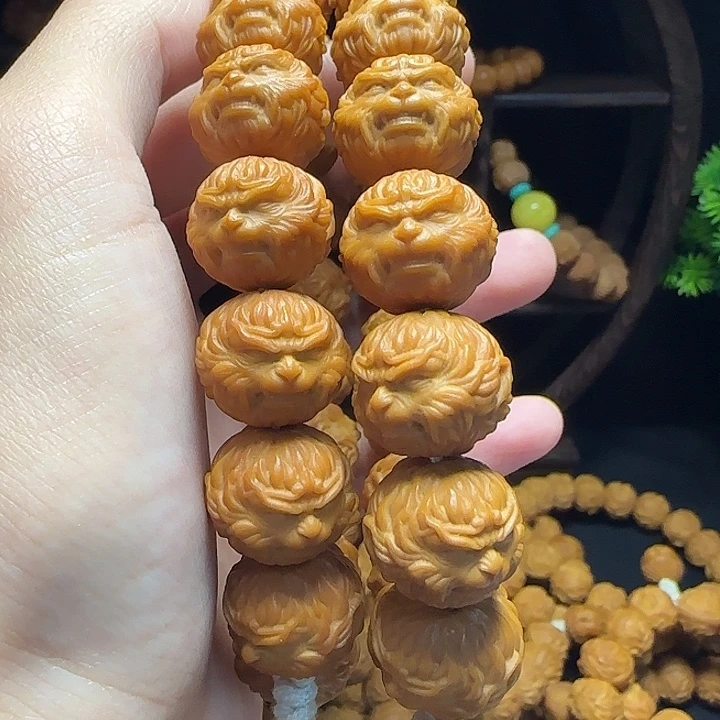 杨***星猴头核桃吊坠猴头