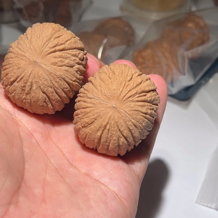 c***通吊坠文玩核桃狮子头核桃