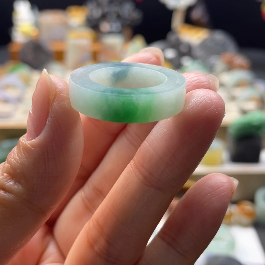 定制翡翠未镶嵌戒指