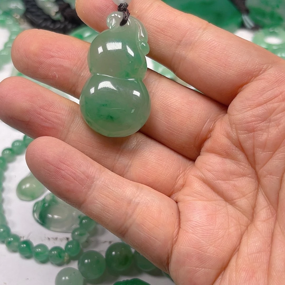 石英质玉未镶嵌颈饰