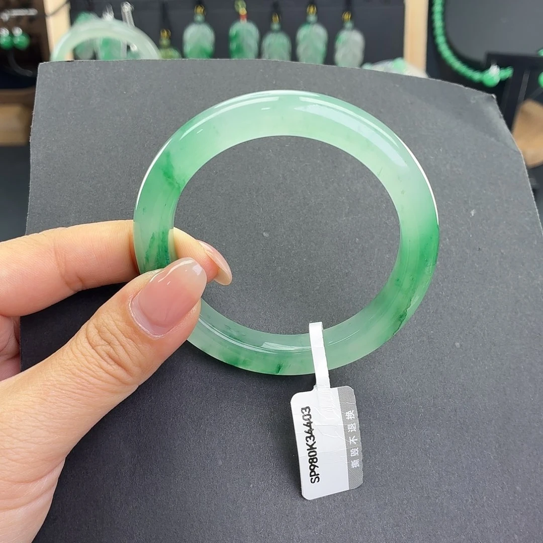 慕***店石英质玉未镶嵌手镯