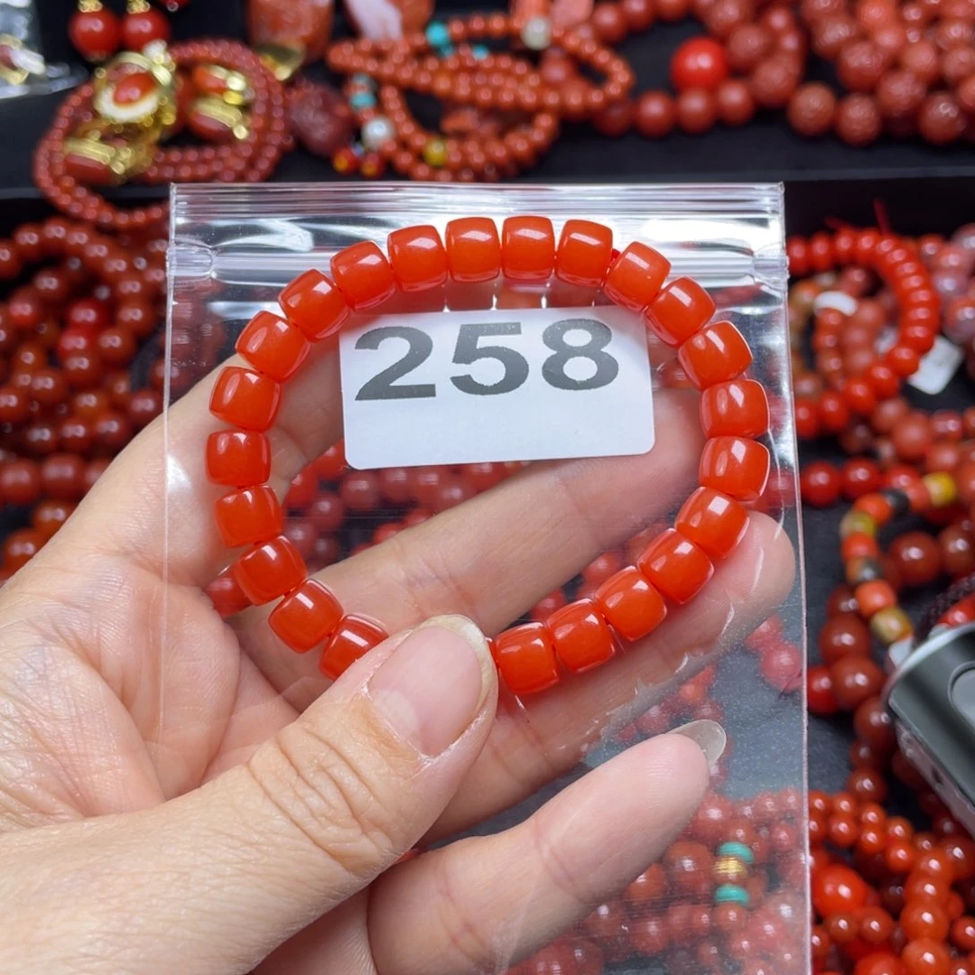 南红玛瑙手链未镶嵌一**人