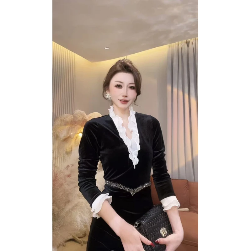 【美美专享】553266气质时尚高级感V领花边修身T恤上衣女