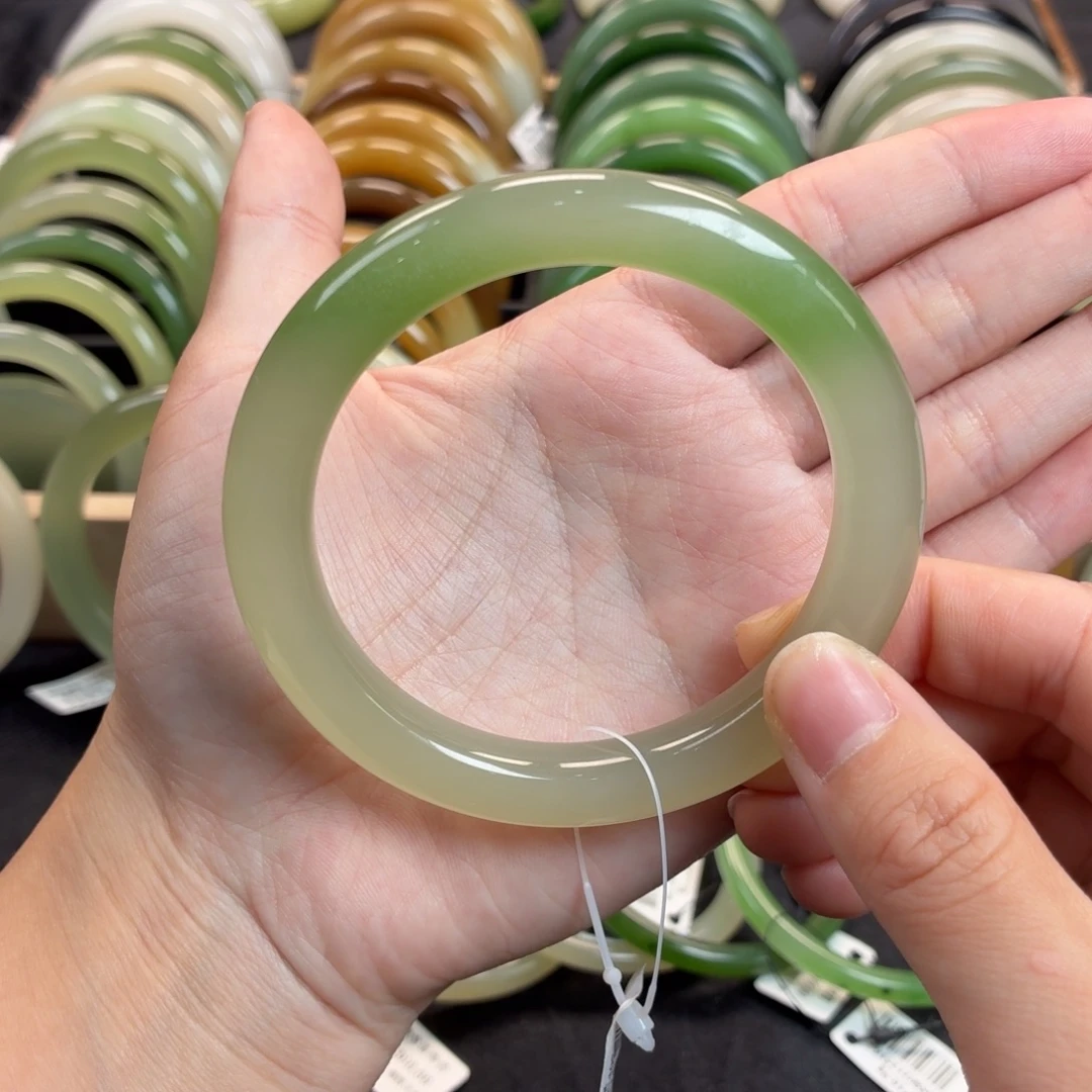 和田玉未镶嵌手镯-冰底晴翠35