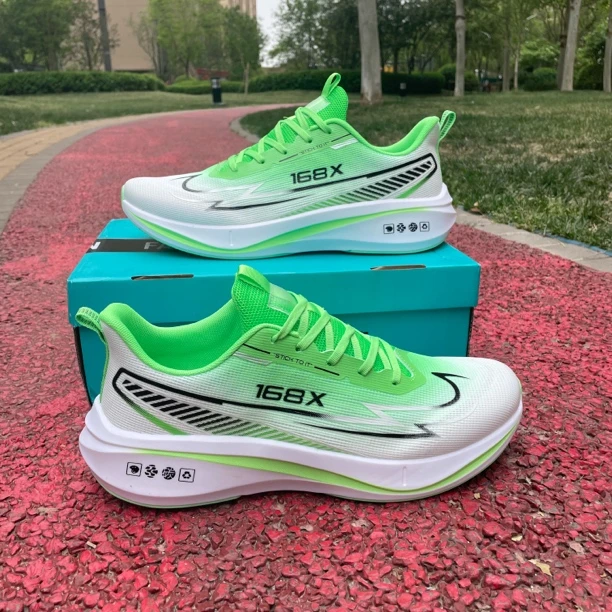 特大码45-48百搭时尚缓震透气网面鞋轻便减震青年（18-40周岁）跑鞋