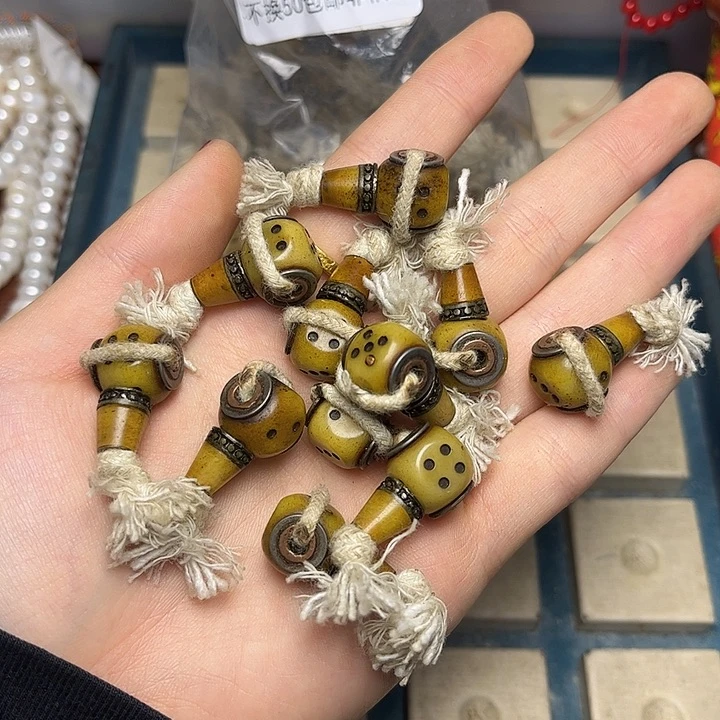 颈饰琉璃2436 牛骨三通一颗