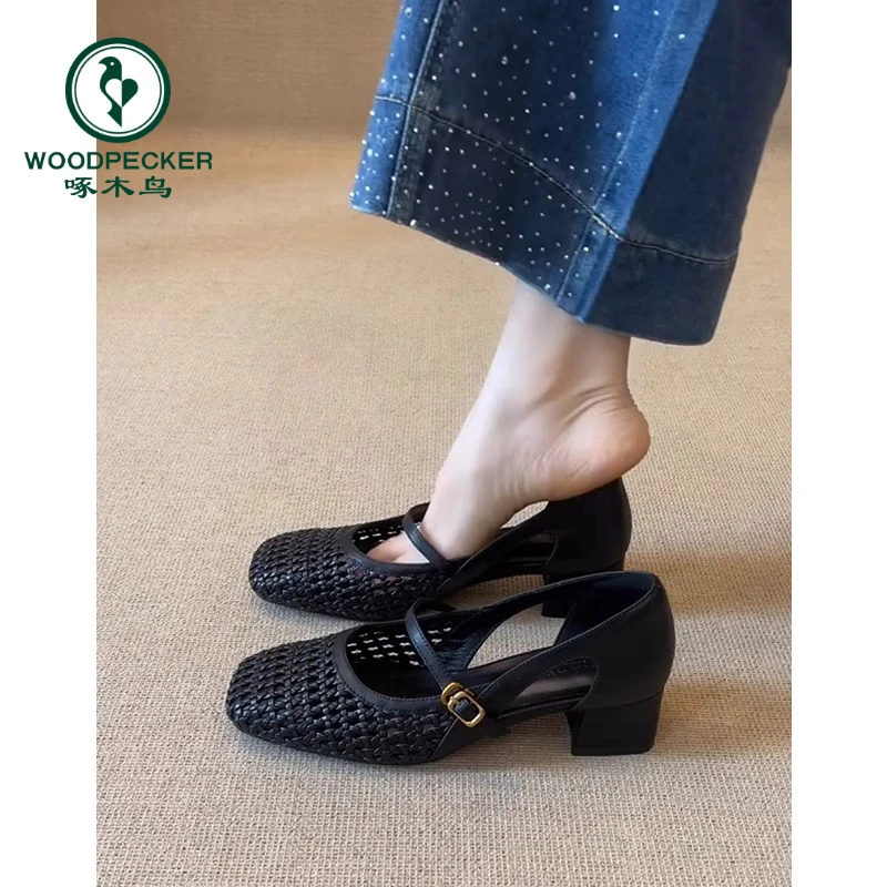 啄木鸟复古镂空编织一字带玛丽珍鞋女2025新款气质粗跟包头凉鞋子