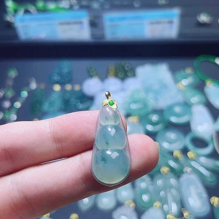 颈饰18K金镶嵌翡翠翡翠