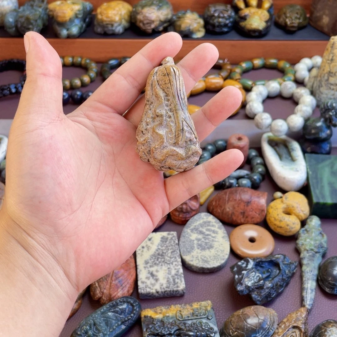 【闪购商品】未镶嵌岫岩河磨玉（透闪石质玉）挂件