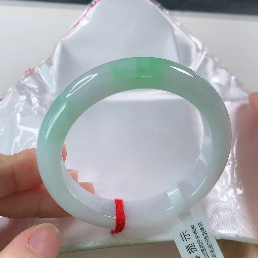 未镶嵌手镯翡翠 需包容裂纹 ①②⑧